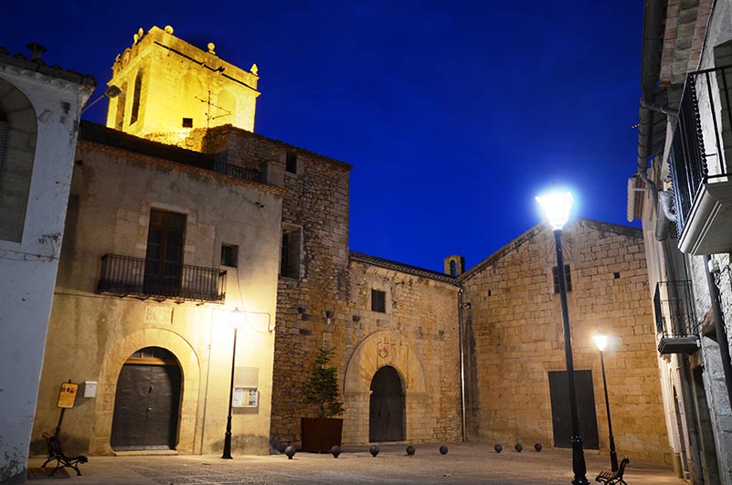 Plaça de l'església de Catí