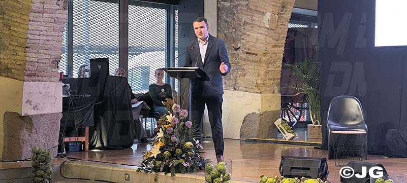 a4465214-eb3f-4c4d-bbb8-6e070bd58fe7