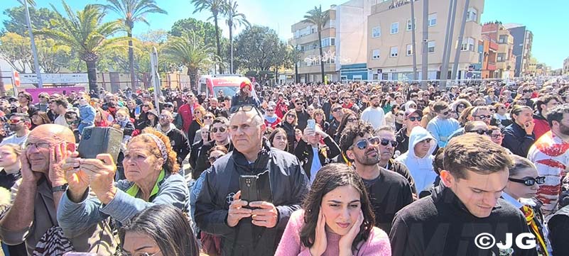 ab9e7613-e391-4aa5-b62e-75f04a07a43b