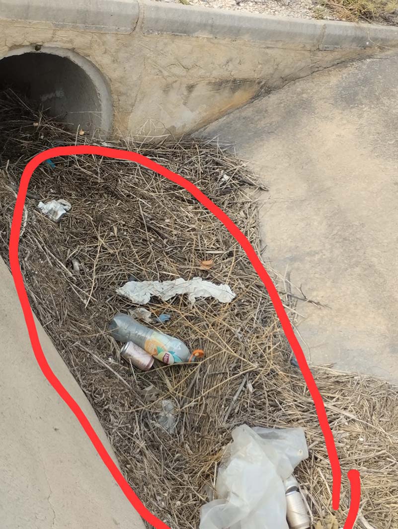 FOTO CUNETA SUCIA